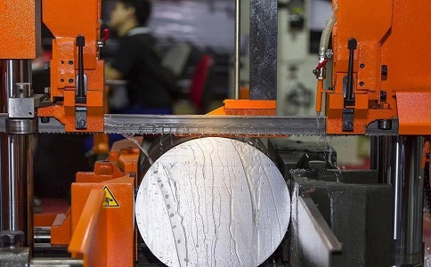 白茅湖农场立式金属带锯床切削出现跑带故障解决方法！